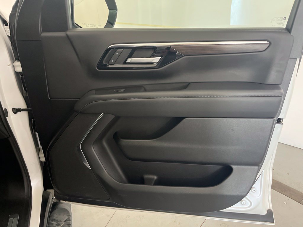 Used 2025 Chevrolet Suburban Z71 AWD/4WD image 29