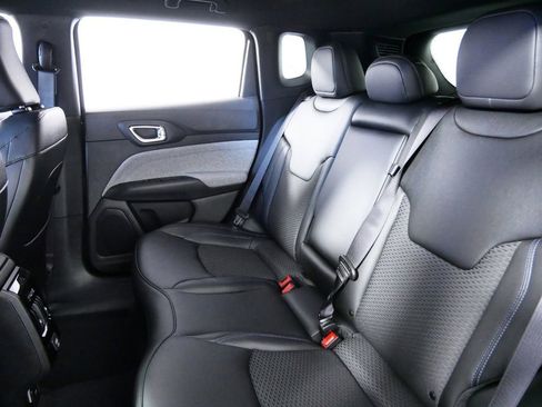 Used 2024 Jeep Compass Latitude image 27