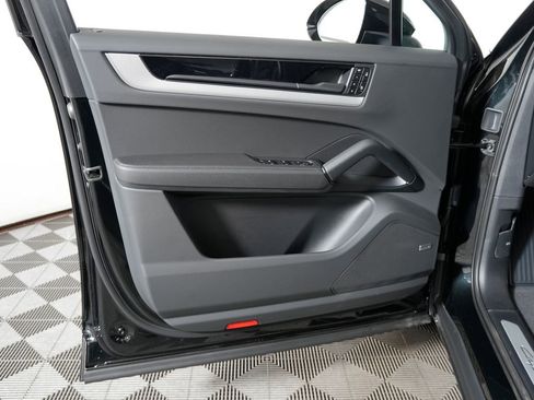 New 2026 Porsche Cayenne Coupe AWD/4WD image 13