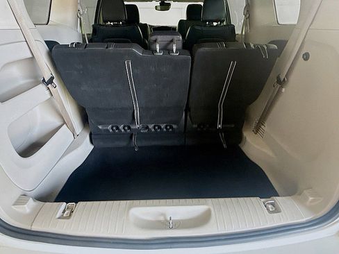 Used 2022 Chrysler Pacifica Touring-L FWD image 24