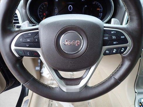 Used 2016 Jeep Grand Cherokee Overland w/ Advanced Technology Group AWD/4WD image 16