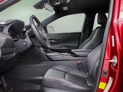 Used 2021 Toyota Venza XLE image 18