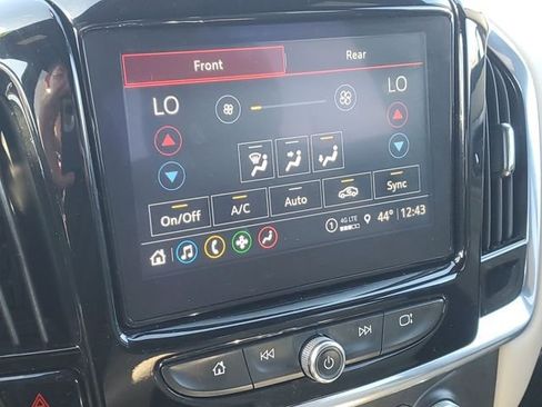 Used 2022 Chevrolet Traverse LT image 18