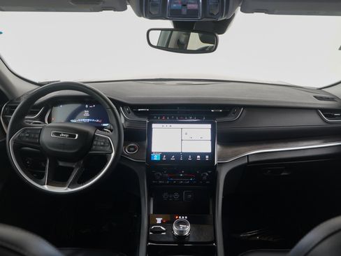 Used 2023 Jeep Grand Cherokee Limited image 13