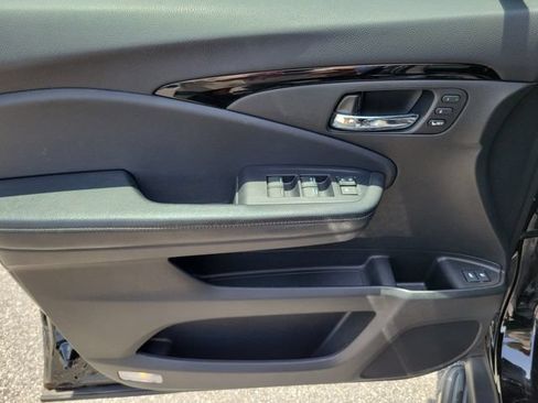 Certified 2018 Honda Pilot Elite image 7