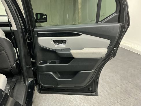 Used 2023 Honda Pilot LX image 31
