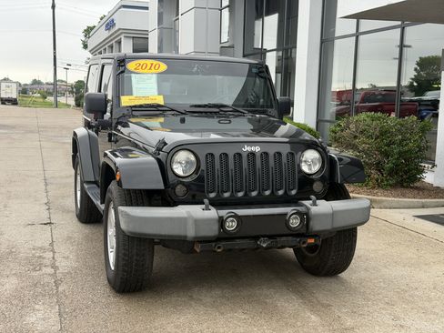 Used 2010 Jeep Wrangler Sahara AWD/4WD image 18