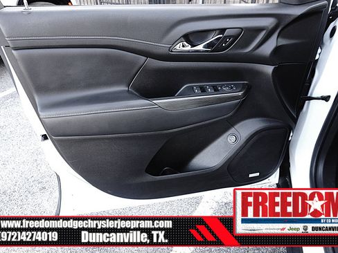 Used 2023 GMC Acadia SLT AWD/4WD image 40