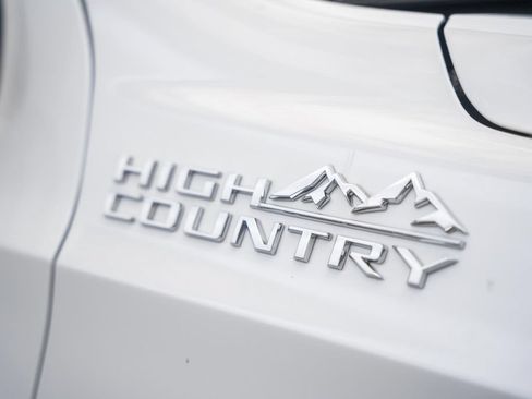 Used 2024 Chevrolet Tahoe High Country AWD/4WD image 16