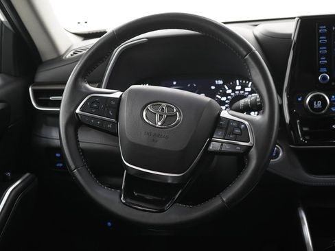 Used 2021 Toyota Highlander XLE AWD/4WD image 18