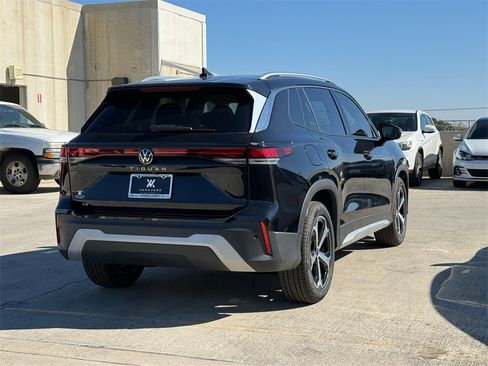 New 2026 Volkswagen Tiguan SE image 9