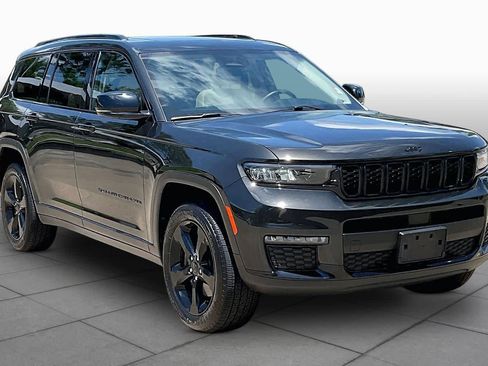 Used 2022 Jeep Grand Cherokee L Limited w/ Black Appearance Package AWD/4WD image 3