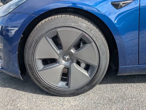 Used 2023 Tesla Model 3 Standard Range image 11