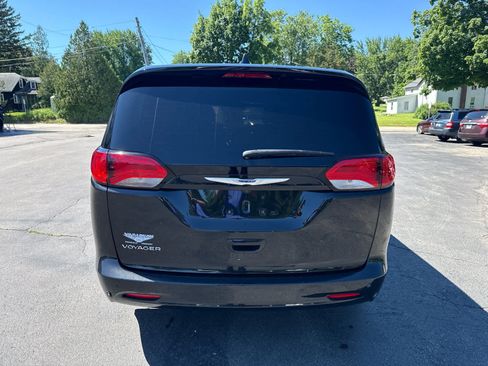Used 2020 Chrysler Voyager LX FWD image 4