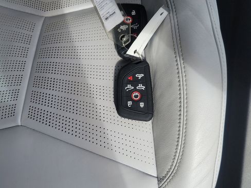 Used 2022 Chevrolet Corvette Stingray Preferred Conv w/ Z51 Performance Package RWD image 32