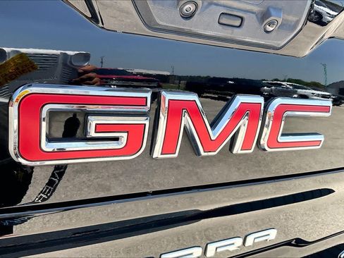 Certified 2024 GMC Sierra 1500 AT4 w/ AT4 Premium Package AWD/4WD image 30