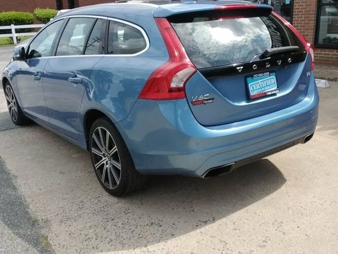 Used 2015 Volvo V60 T5 Platinum image 2
