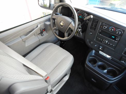 Used 2017 Chevrolet Express 3500 LT w/ LT Preferred Equipment Group image 26