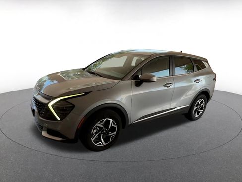 Used 2024 Kia Sportage LX image 8