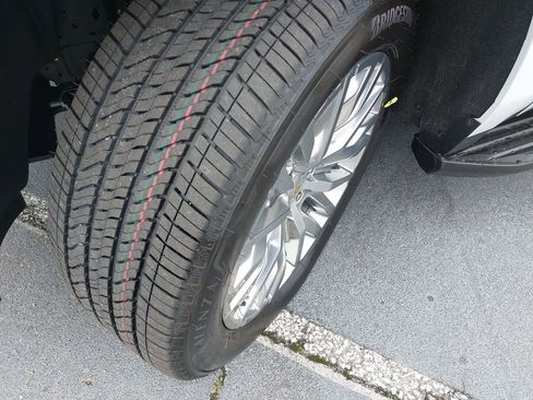 New 2025 Chevrolet Suburban Premier image 29