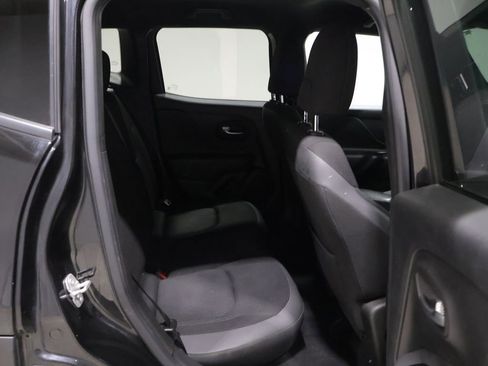 Used 2022 Jeep Renegade Altitude image 6