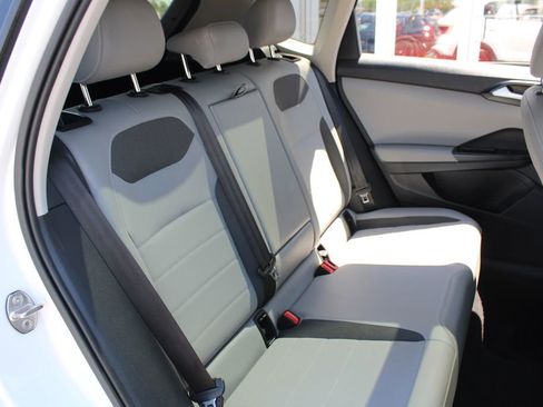 Certified 2023 Volkswagen Taos SE w/ Panoramic Sunroof Package AWD/4WD image 13