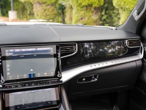 Used 2023 Jeep Grand Wagoneer Series III AWD/4WD image 30