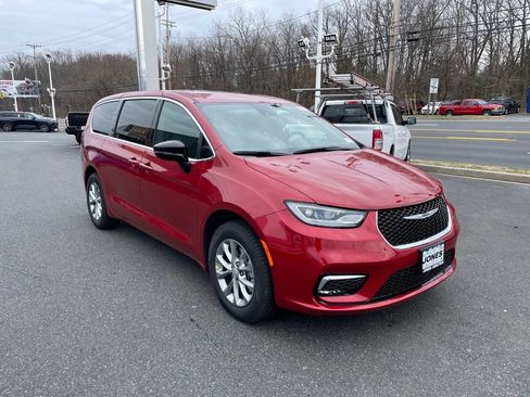 New 2026 Chrysler Pacifica Select AWD/4WD image 2
