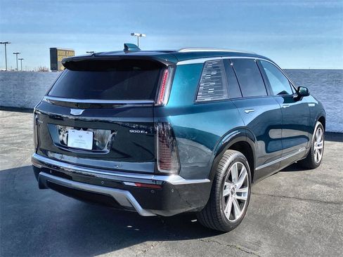 Certified 2026 Cadillac Vistiq Luxury image 35