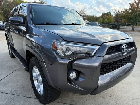Used 2016 Toyota 4Runner SR5 image 7