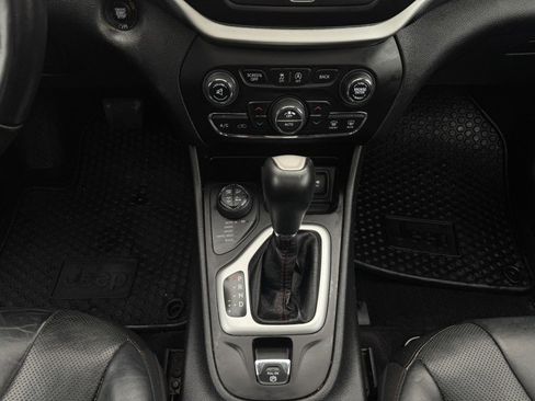 Used 2017 Jeep Cherokee Trailhawk image 23