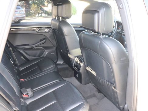 Used 2017 Porsche Macan image 36