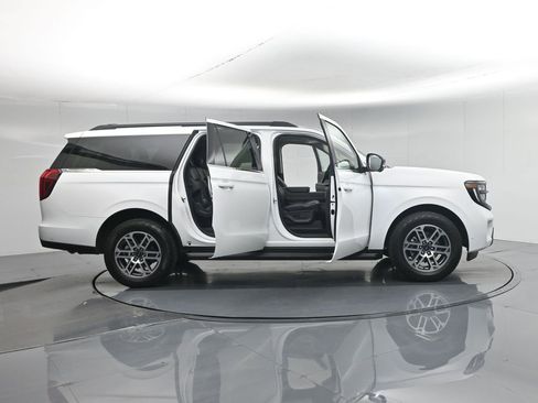 Used 2025 Ford Expedition Max Active AWD/4WD image 4