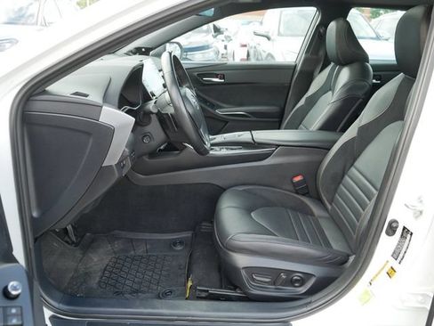 Used 2022 Toyota Avalon Touring FWD image 13