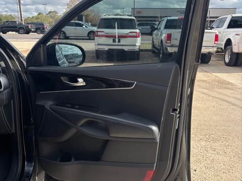 Used 2017 Kia Sorento L image 11