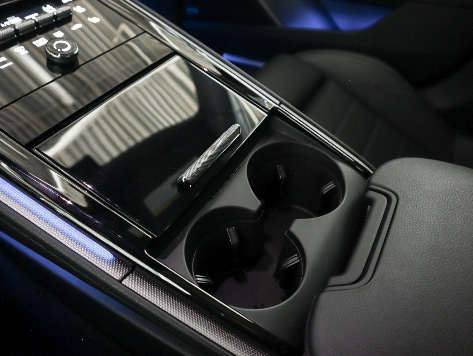 Used 2025 Porsche Panamera RWD image 15