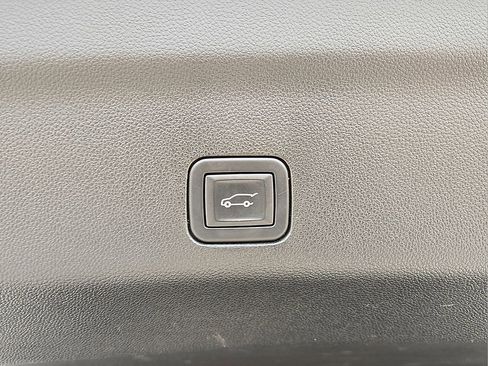 Used 2024 Chevrolet Tahoe High Country w/ Advanced Technology Package image 16