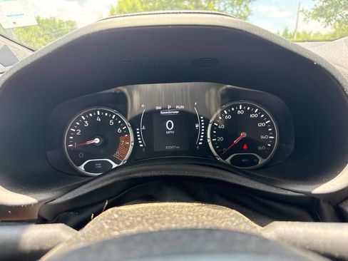 Used 2020 Jeep Renegade Latitude w/ Popular Equipment Group FWD image 12