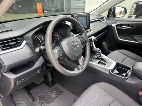 Used 2020 Toyota RAV4 XLE w/ Convenience Package FWD image 11