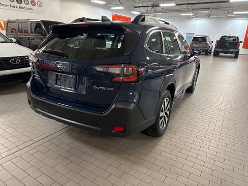 Used 2023 Subaru Outback AWD/4WD image 3