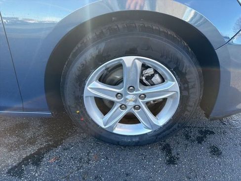 Used 2024 Chevrolet Malibu LS image 2