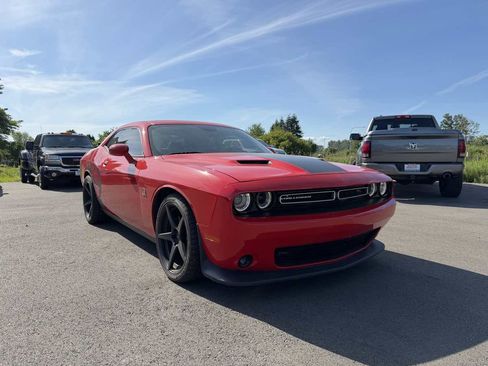 Used 2015 Dodge Challenger R/T Scat Pack w/ Leather Interior Group RWD image 2