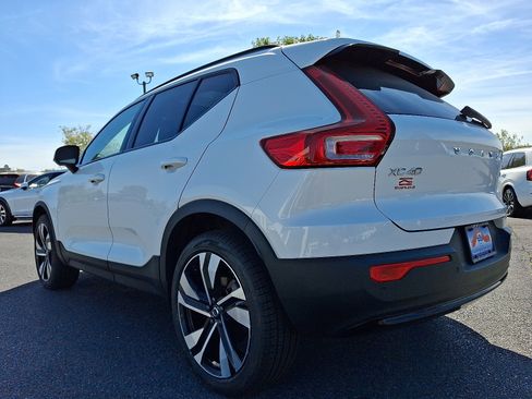 Used 2023 Volvo XC40 B5 Plus w/ Driver Assist Package image 4