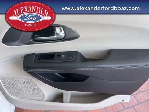 Used 2024 Chrysler Pacifica Touring-L image 14