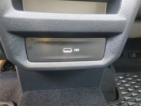 Certified 2025 Volkswagen Taos SE image 12