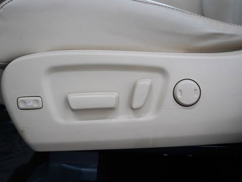 Used 2015 Toyota Highlander Limited image 30