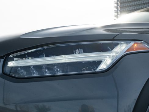 Used 2019 Volvo XC90 T6 Momentum image 37