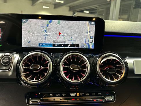 Certified 2023 Mercedes-Benz GLB 250 4MATIC image 19