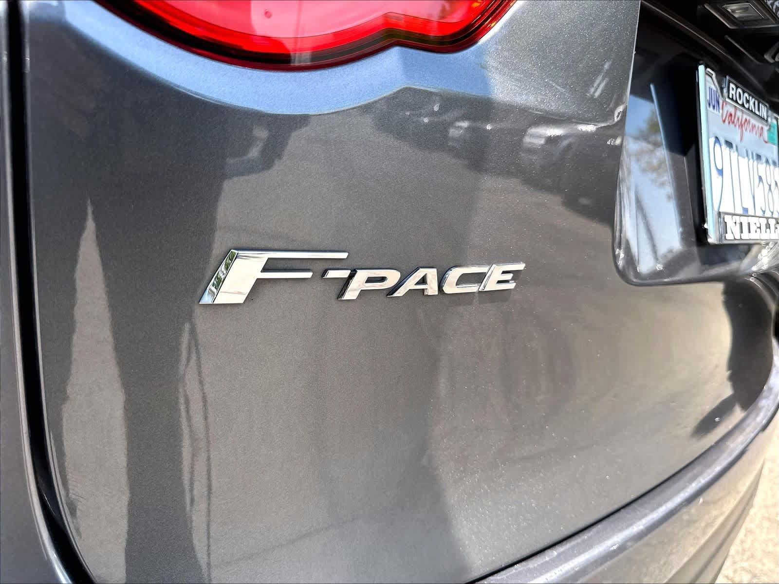 Used 2019 Jaguar F-PACE Premium AWD/4WD image 11
