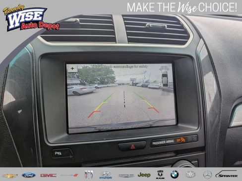 Used 2017 Ford Explorer XLT w/ Equipment Group 202A AWD/4WD image 15